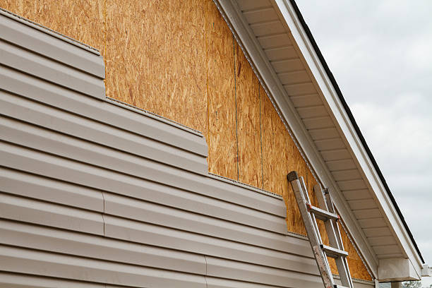 Professional Siding Replacement technician working in Huntsville, OH